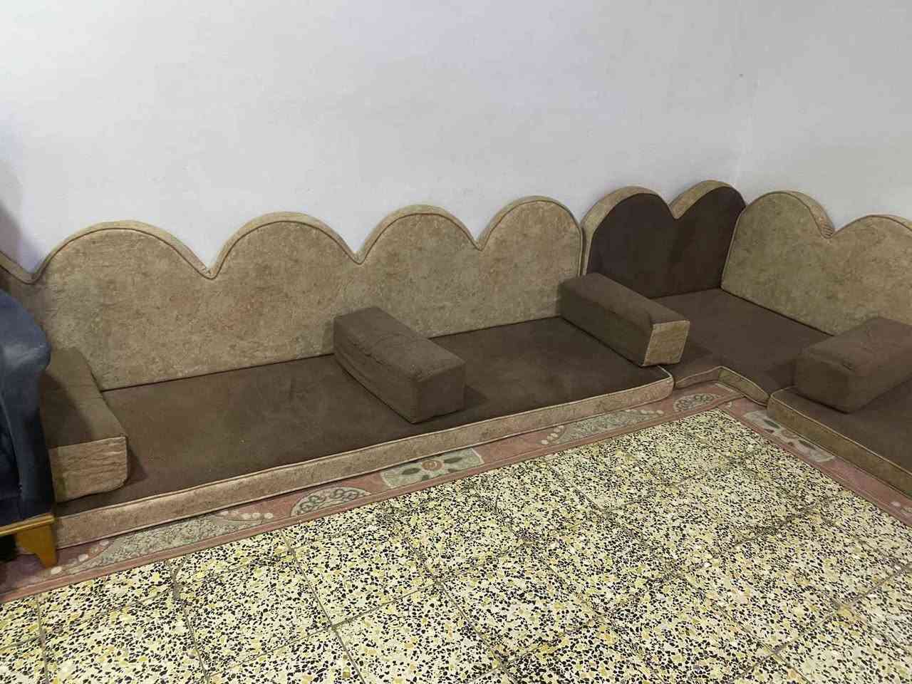 السلام عليكم مكلف بالنشر گعده عربية للبيع حرف U  قياس 4 ب 4.40 ب 3 متر نضافة واضحه بالصورة اي عيب ما بيها شراي تعال خاص او اتصال *********** كركوك, العراق
