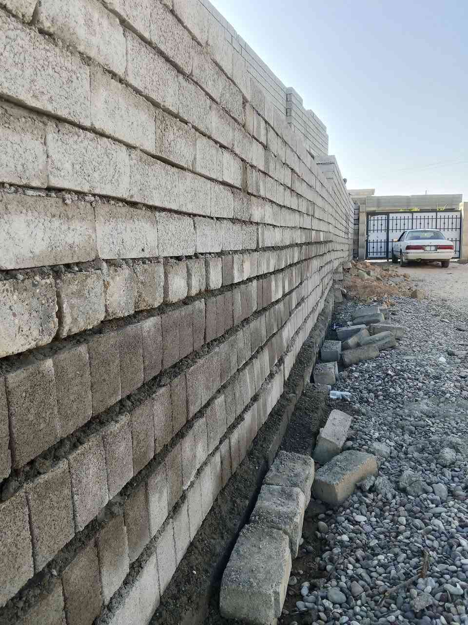 السلام عليكم يوجد كادر متخصص بالبناء واللبخ وتفليش الصبات تعديل البيوت من الداخل وجميع الاعمال/وحفر قصاطل اتصل وتدلل ***********
