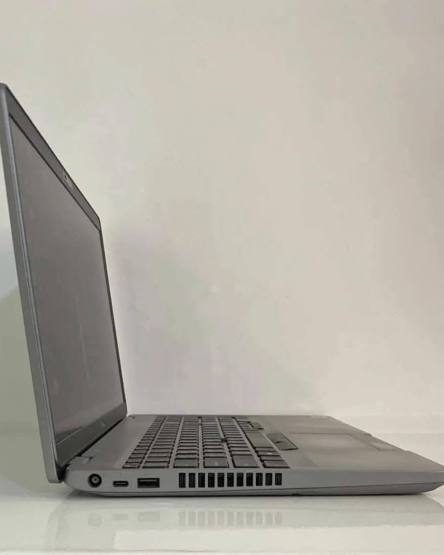 جهاز مرتب وقوي بمعالج  Core i7 جيل 10 — 💰وبسعر 570الف فقط🔥
💻 Dell Precision 3551
⚡ Core i7 | الجيل 10
🧠 16GB DDR4 | قابل للتطوير
💾 256GB SSD M.2 | قابل للتطوير
🖥️ 15.6 fhd
✨Nvidia Quadro P620 4 gb | كرت خارجي 
✨Intel Graphics 8 GB | كرت داخلي   مدمج 

✅ يفيد للدراسة، البرمجة، الأوفيس،المهندسين
🚕التوصيل مجاني لجميع المحافظات
🎁ملحقاته: 
🔌شاحنة اصلية
🖱ماوس
💼حقيبة
📩 التواصل واتساب :***********
