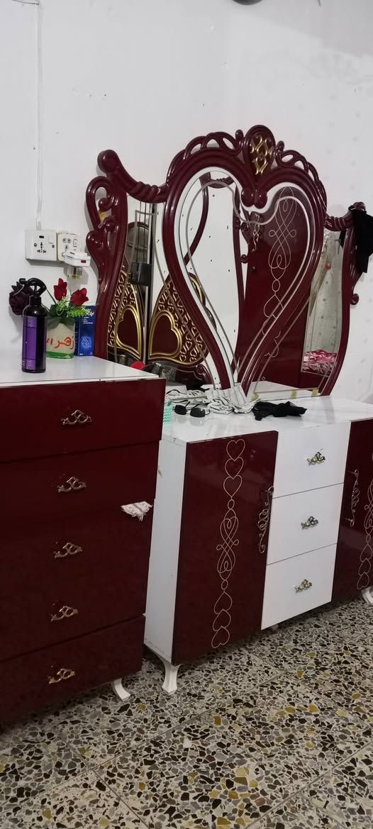 السلام عليكم
غرفه تركي مستعمله للبيع 
٩ قطع مع السرير والكنتور 
السعر مليون و٩٠٠ وبيها مجال 
داخل الحسينية 
الإتصال والتواصل واتساب 
***********

