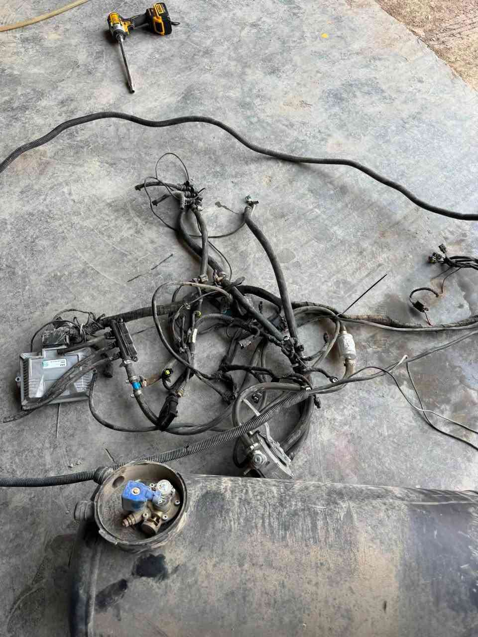 للبيع منضومه غاز 6مال جارجر مكان بابل القاسم سعر 250 الف *********** واتساب
