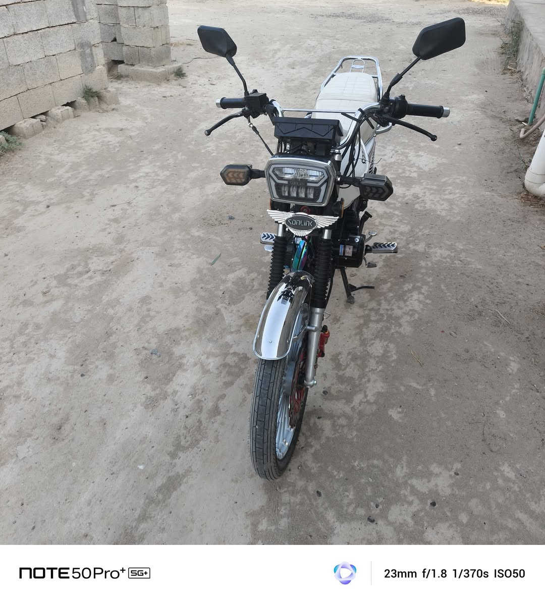 سلام عليكم دراجه سونك للبيع محرك 250cc كفاله عامه ما بيهه اي نقص ماشيه 7الاف/***********/بي واتساب *********** اتصال مكاني ابو غريب الزيدان السعر مليون او 150او بيهه مجال
