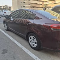 سيارة كيا فورتي موديل 2017 وارد امريكي لون كرزي  حادثها فقط بنيد وبارد...