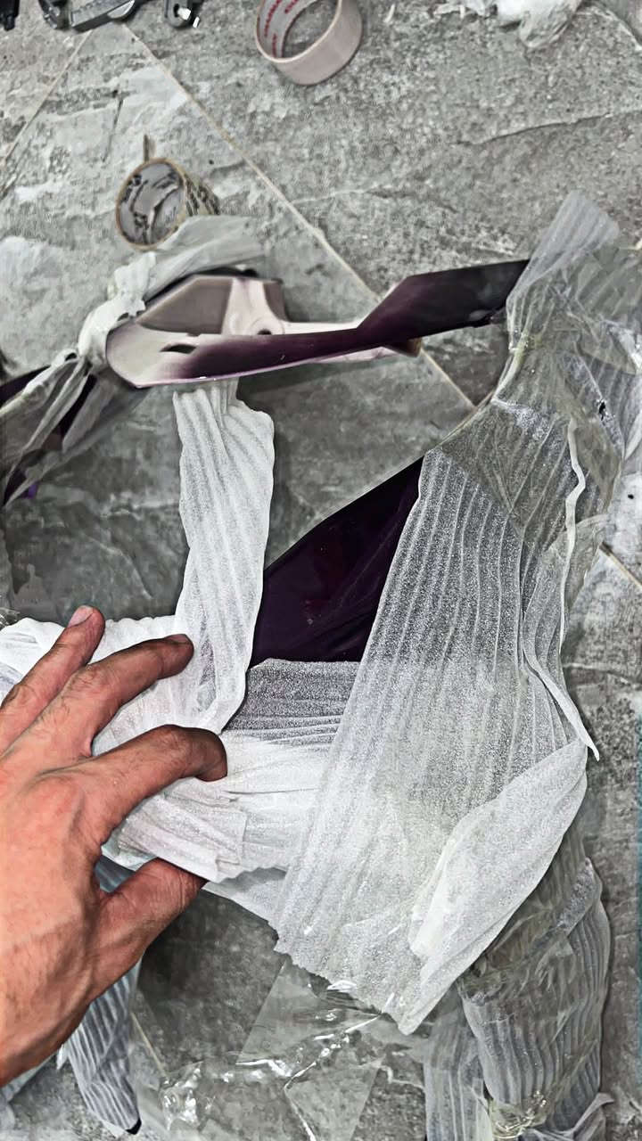 كفرات سكنس فحل لون بنفسجي جديد  لونين اصليات بيع او مراوس بلون ابيض نفس نضافه العندي ***********
