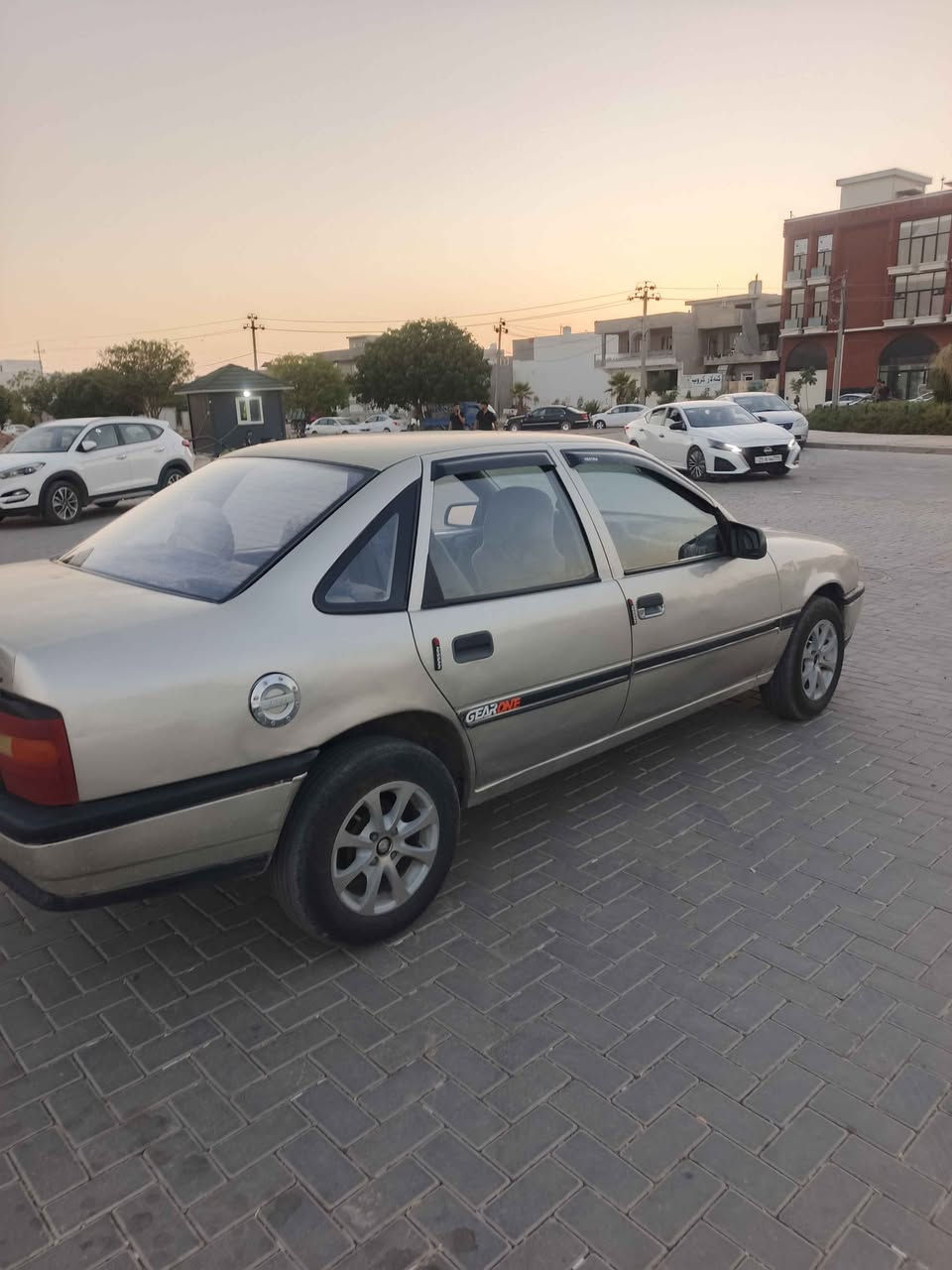 اوبل فيكترا..
موديل 1990

سه نه ويو حاسيبه به شه رت.. 

مه كينه ي 18گير عادي

گيرؤ مه كينه ي به شه رت 100فيته ر..

جوارتايه ي لوكي له ژيره

بيشو دواي كه بس ضه ربه ي نيه
سه ياره كه به جواني ماوه ته وه

سه كنو لايت و به ك لايت به شه رت

ايشاره ت و گلوبي ناو شاشه به شه رت ايشه كا..

گه رموو ماسيحه ي ايش اكات
كاره باي و هه موو شتيكي مه زبو طه..

به رگه كوشني تازه يه گاعي تازه..

غيساو رزيؤؤي نيه....

كاره باي به شه رت..
سعر 21 $

شؤين كلار

*********** Santa Clara, CA
