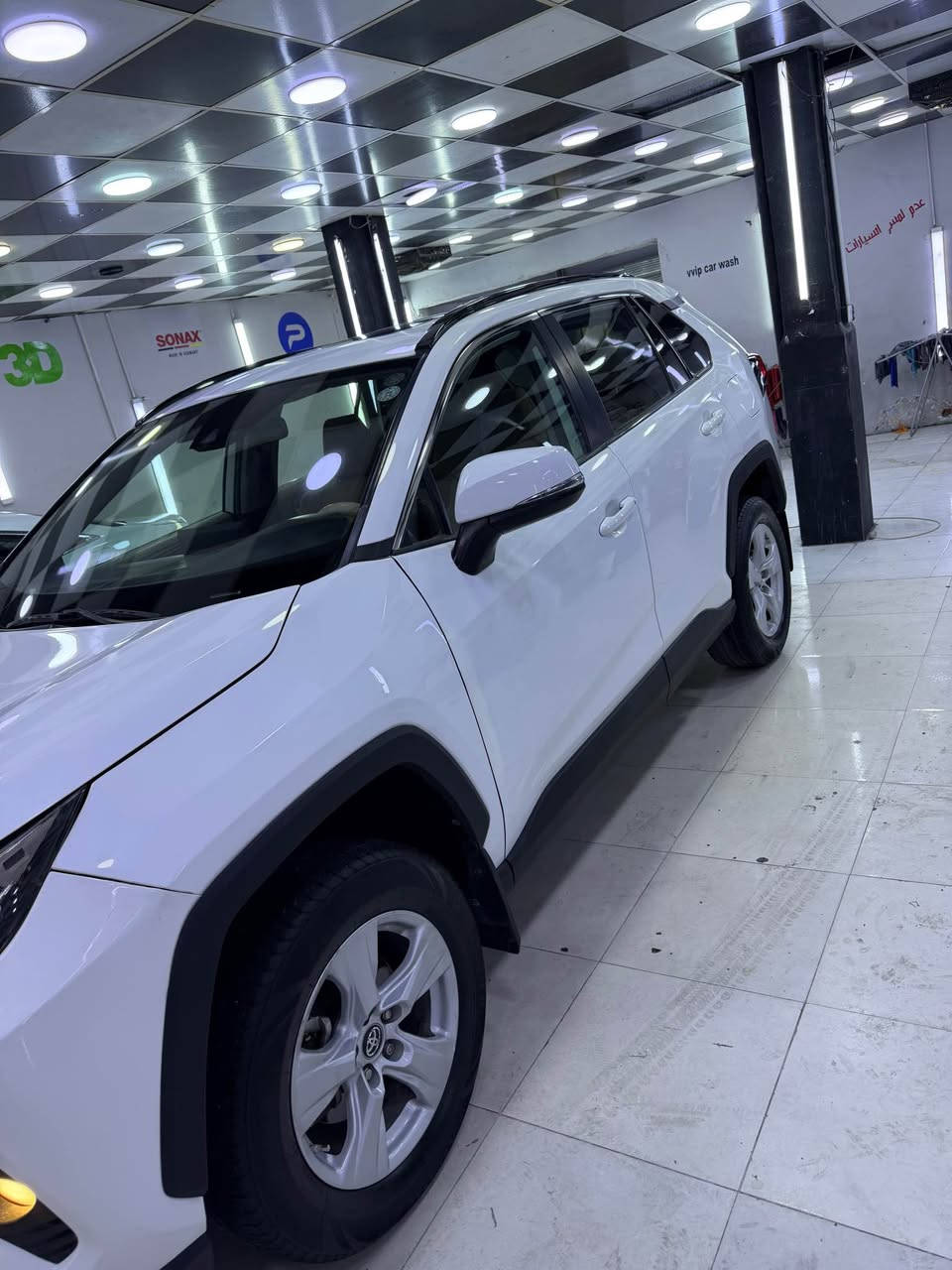 سيارة راف فور 2019 
مواصفات XLE 
AWD دبل اكسل اوتو
حساسات خلفية وأمامية وجانبية 
مرايات كهرباء 
بصمة 
سلايت 
6 وضعيات قيادة 
نقطة عمياء 
رادار امامي 
رادار جانبي 
رقم وسنوية جديد لسنة 2032 
رقم سيارة مميز 
سيارة عنده بطاقة بنزين 
ايرباك السيارة مسوي سستم كامل وشغال مو مقاومة 
حادث موضح بالصورة فقط دعامية امامية ابيض فقط مبدل بلادي باب سايق بي تعديل خط شبر واحد مبين بالصورة بقية السيارة مكفول 
داخل سيارة بيجي 
السيارة مكفول من كلشي باقي ع بلاد 
السعر 212 ورقة وبي مجال 
مكان السيارة كركوك 
شراي يتصل *********** 
*********** كركوك, العراق

نص مكتوب في الصور:
- copart.com
- VIEW ALL
- Copart
- Lot # 42412640
- More Infor...
- About this TOYOTA RAV4 XLE
- This WHITE 2019 TOYOTA RAV4 XLE is part of our AUTOMOBILE vehicles. Join the auto auction to bid on this TOYOTA RAV4 XLE, which has a PA - CERTIFICATE OF SALVAGE. Please note, the following damage may be present on the vehicle: FRONT ENDand , which can be viewed more closely by examining the photos included on this page.