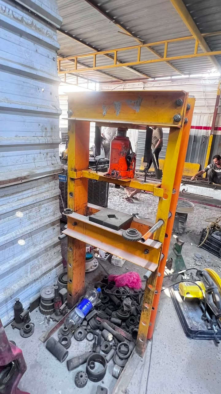 بريس شغال
و تزكا الأصفر للبيع جديد
مكان بغداد الزعفرانية 
التواصل علا هاذ الرقم 
***********
