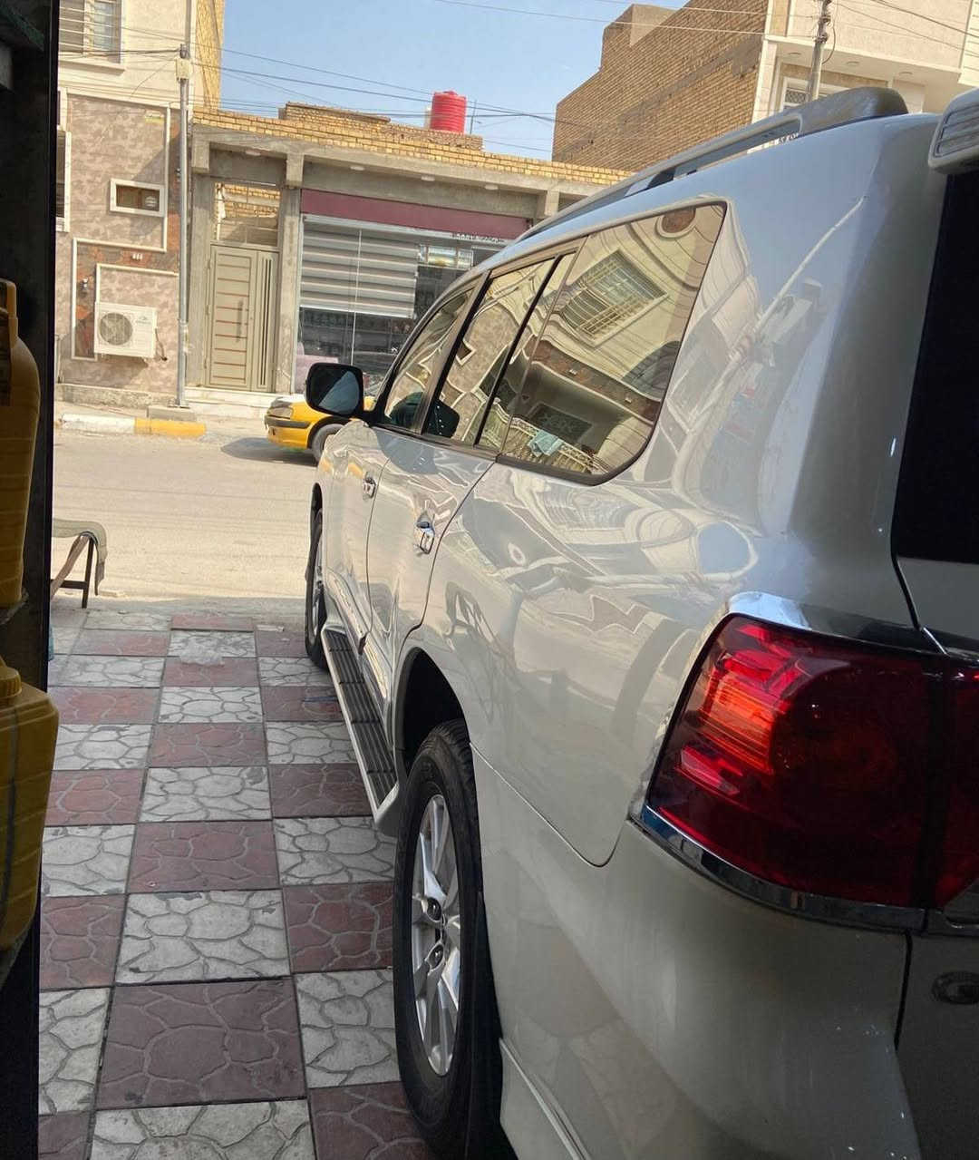 لاندكروز موديل ٢٠١٣ كامل مواصفات بدي مكفول السياره جاهزه من كل شي بأسمي شخصيآ رقم بصره تواجد السياره الناصريه الشراي يتفضل خاص او الأتصال ***********
