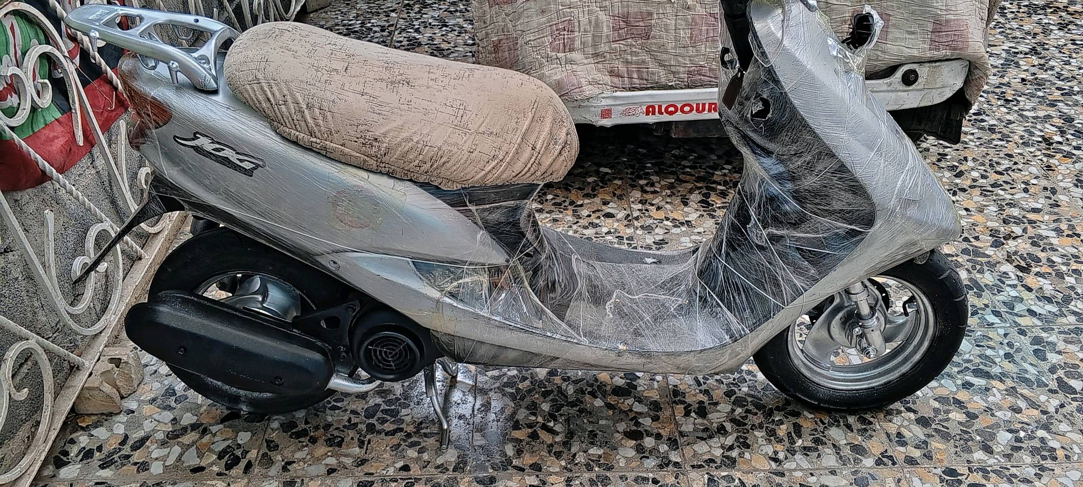 عصفوريه ياماها 60مكينةلا تنقيص ولا تبخير ولا نضوح شغالة نكرة بي وقت سلف هندر كهربيات كلها شغالة كابرتر اصلية كفرات ابلادية  الدراجة مناسبة السعر 300مكاني بغداد شعب *********** الاتصال على الرقم متواجد علا برامج قفل جنطه قفل ستيرن بريك خلفي بريك امامي شغالة كلها الدراجةفقط شراي لاتعبوني