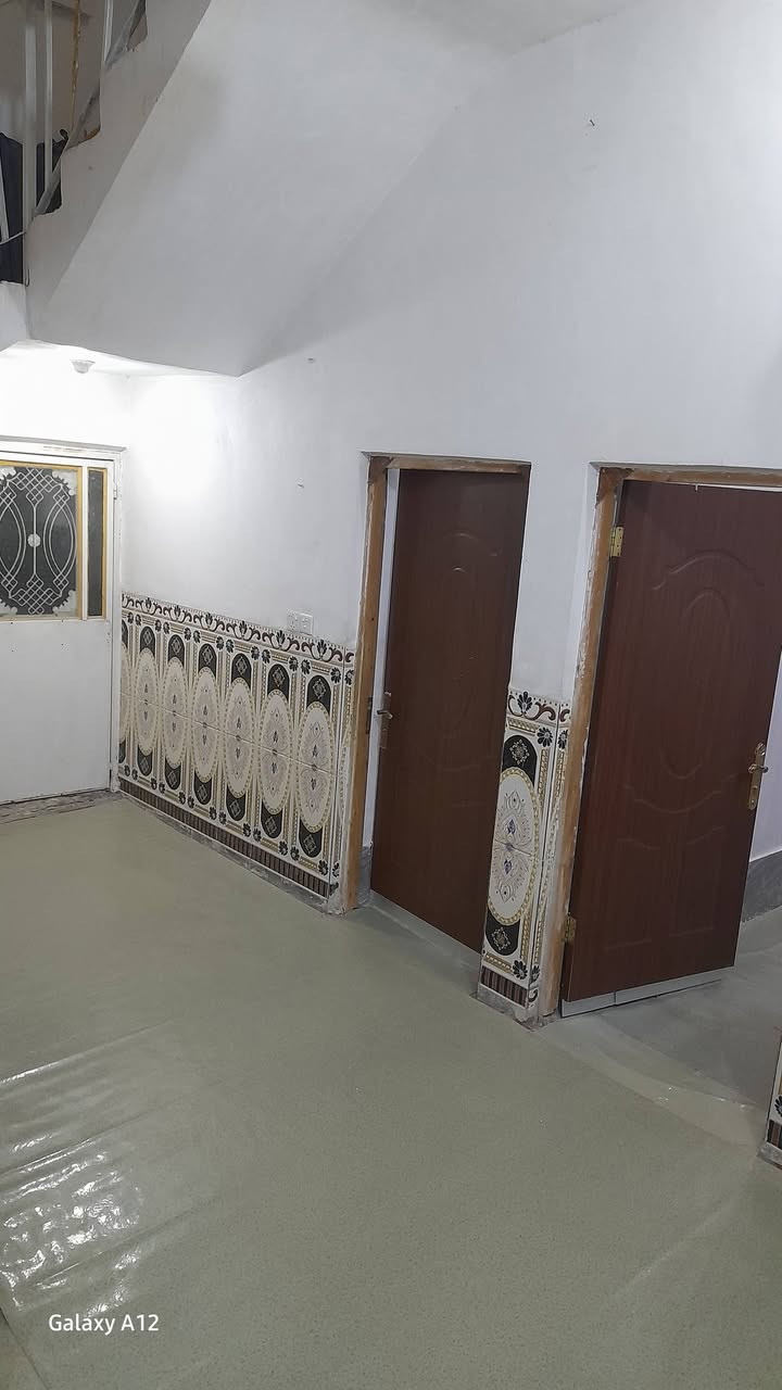 بيت للبيع حي ام البنين المساحه ١٧٠ البناء بلوك مسلح السعر٤٨ يتكون من غرفتين استقبال صاله مطبخ وصحيات للتصال خاص او***********

