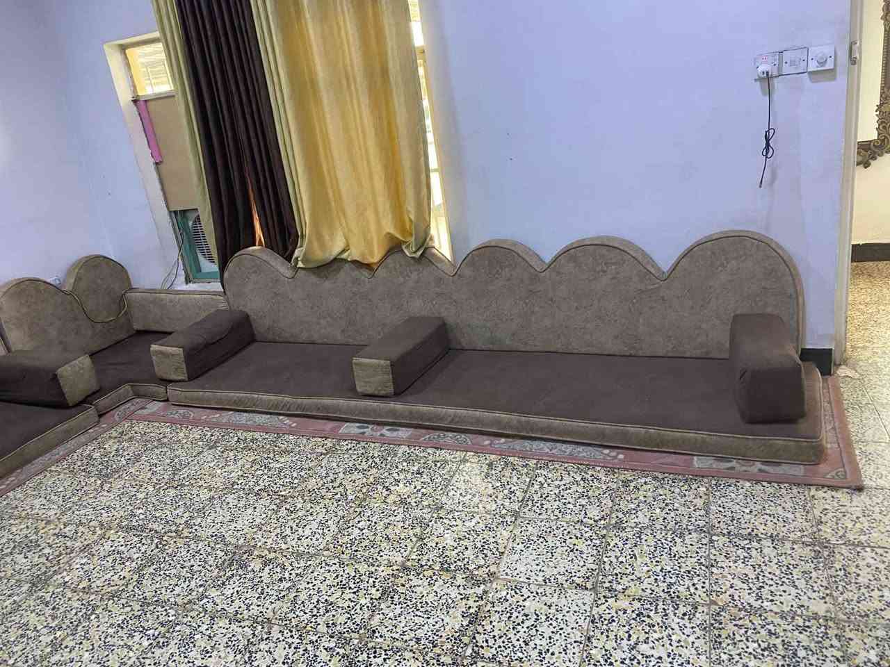 السلام عليكم مكلف بالنشر گعده عربية للبيع حرف U  قياس 4 ب 4.40 ب 3 متر نضافة واضحه بالصورة اي عيب ما بيها شراي تعال خاص او اتصال *********** كركوك, العراق

