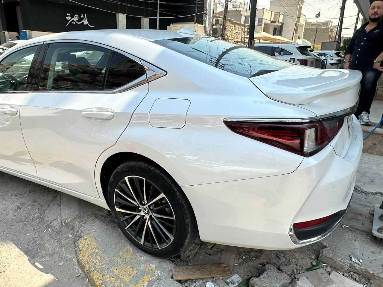السلام عليكم
Es300h
2024
10.350km
حادث موضح بالصور 
رقم بغداد 
السعر قفل قفل قفل 275
27.500
***********
