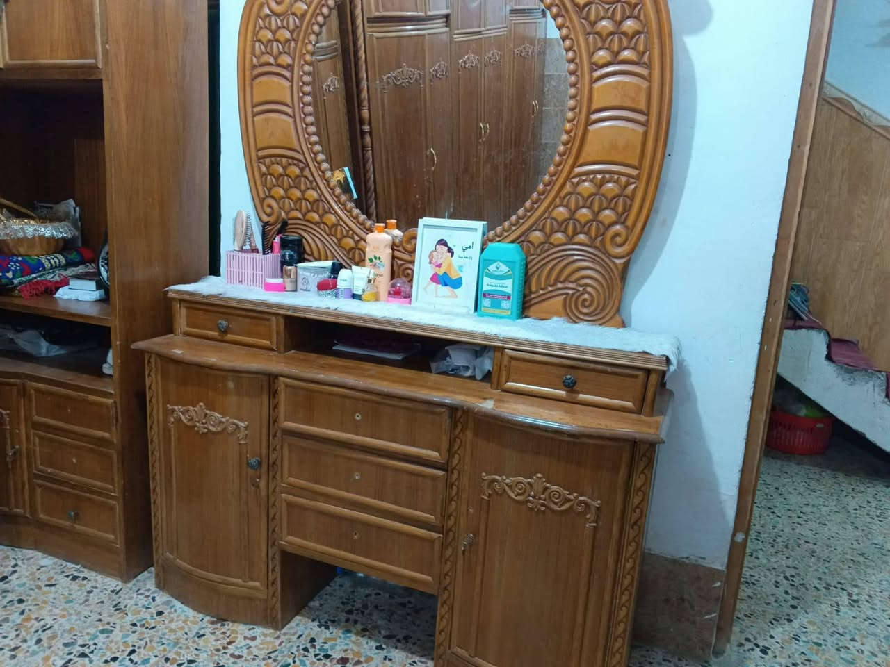 غرفه خشاب للبيع جديده نضيفه  كلللش و الجربايه مفتوحه السعر خاص أو واتساب او تصاب ***********
