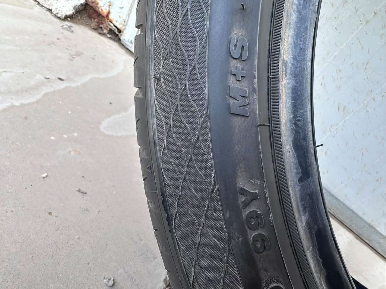تاير نيو سبورت • ٢٤٥/٤٥/٢٠ • نظيف جدا