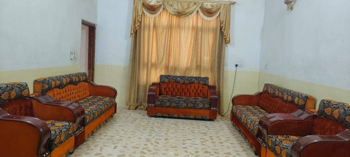 كنب ١٠ نفرات • عدد ٢ • نظيف