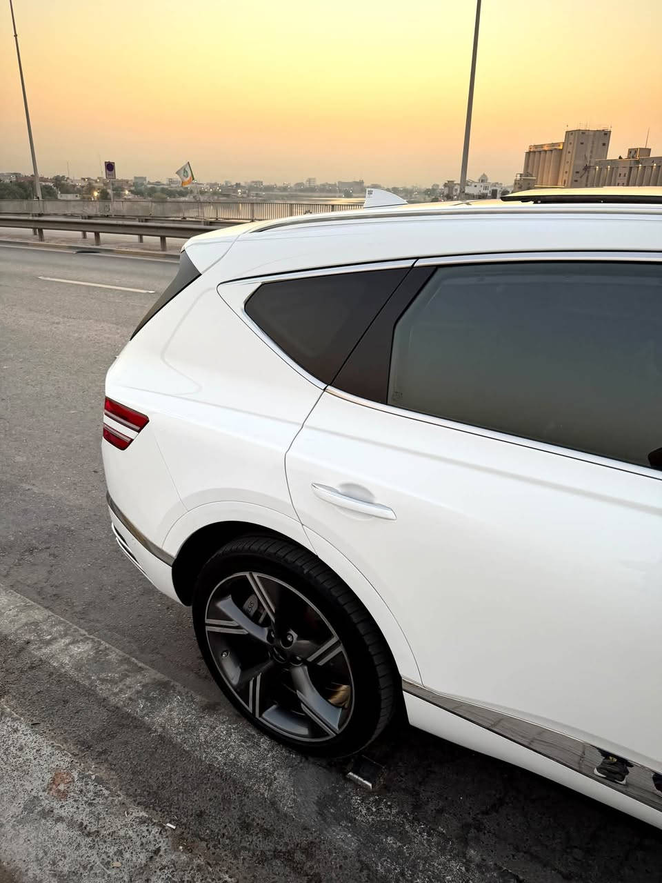 2025 GENESIS GV80, 2.5T PRESTIGE AWD
الشكل الجديد حادثه موضح بالصورة فقط حافة البنيد وبكلايتات خلفية فاتحيهن شركة التأمين
وتم تعديل البنيد نفسه البلادي وصبغ الجزء اليسار حافة البنيد واربع اصابع من حافة الجاملغ وكلشي واضح بالصور المنشورة وشرط بنيد براغي ممفتوحة
وتم تبديل دعامية امامية نفس اللون بدون صبغ
ومازدات نشدت امريكية اصليات وواضحة بالصور 
وتم ارجاع ايرباك الستيرن كبسولة جديدة ورجع شغال 100% وهم موجود فديو توضيحي اثناء التبديل

ماشية 7000 فقط 

فول مواصفات برستيج :
بنوراما
تتقدم للامام وترجع للخلف عن طريق البصمة
4 كامرات 360 درجة
كشنات مساج 
تدفئة وتبريد بالكشنات
خزن ميموري
شاشات تجاوي خلفية تم اضافتهن 
داتا شو بالدشبول
وعينة تنبيه السائق
رادارات 360 درجة
مري كهرباء شفط
انارة داخلية متغيرة
بردات خلفية
صندوق كهرباء
سايد بريك كهرباء
توقف ذاتي
محرك اربعة سلندر 2500 تيربو
ومعروفة بقية مواصفات البرستيج 
السيارة حرة تحويل ثاني يوم اب اسمك 
ورقم بغداد مميز 
اعتذر عن ذكر السعر لان تعرفون شباب هواي ميعرفون قيمة هاي السيارة ويسقطون بالتعليقات تواصل وياية ومراح اقصر وياك
للاستفسار واتس اب ***********
اتصال ***********
