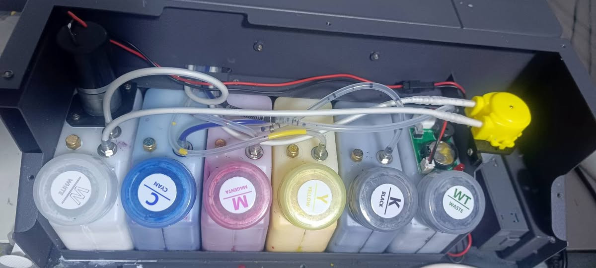 السلام عليكم حبايب طابعه ملابس dtf
طابعه Epson l8050 محوره dtf 
A4 
جوده ممتازه اعلى جوده ممكن تستخدمها ل الملابس ✨❤️‍🩹
خمس الوان الاحبار 
هيد اصلي و سريعه جدا و ممتازه !.❤️‍🩹.

التفاصيل خاص و موضحه للصور 
السعر و الوصل صار شهر تقريب و 10ايام ماخذها جديده كلش حته ما طابع بيها هواي .
اخذتها ب 1,500,000 بدون ايشي لا حبر لا ورق لا ايشي..

ابيع ب 1,350,000
يجي وياها سيتين احبار كل سيت ب 50 و ابيض الحجم الكبير ثنين 
و بند ورق و بودره و مزيل مال احبار .

كل هاذ ب 1,350,000 بس تاخذلك كابسه و تبلش مشروع ❤️‍🩹..

العنوان بغداد البياع
 ***********
