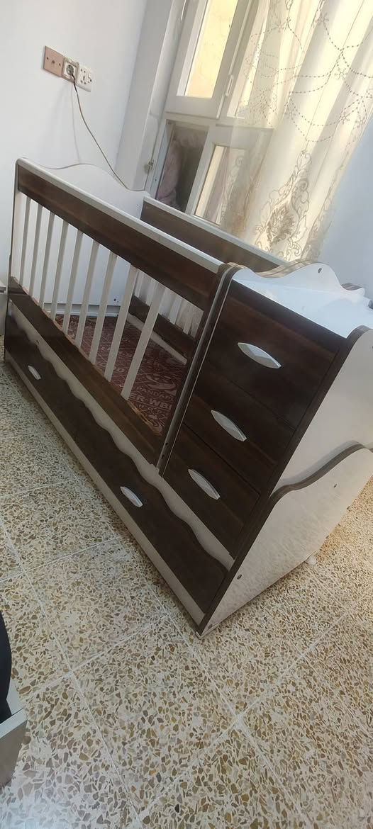 تخت مال اطفال عدد 2 للبيع ابيعهن اثنينهن شلع 125الف قفل مكاني حمام العليل ***********.

