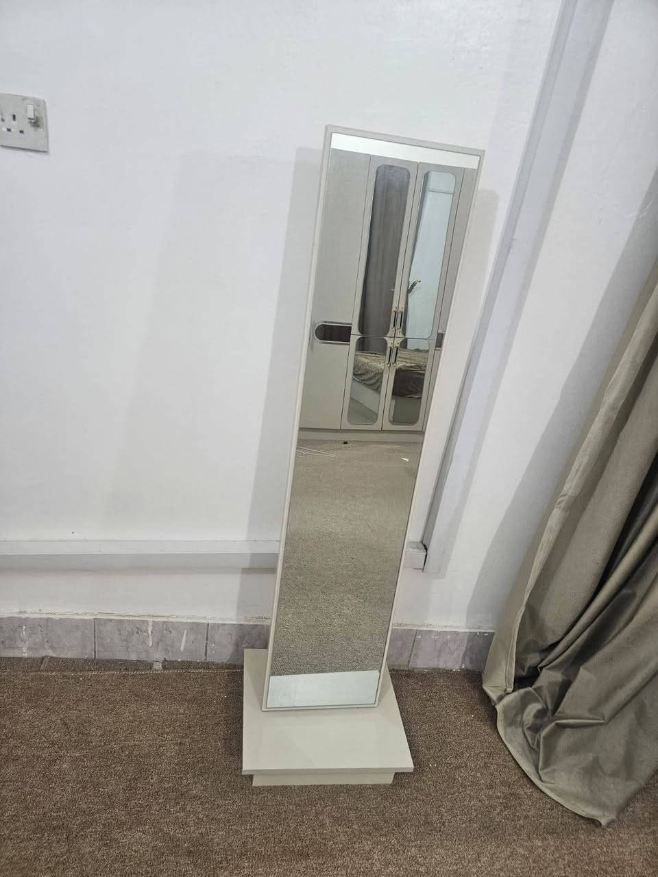 غرفه تركيه ٨ قطع جديده
ب٧٥٠ وبيها مجال بسيط
تواصل واتساب ***********
