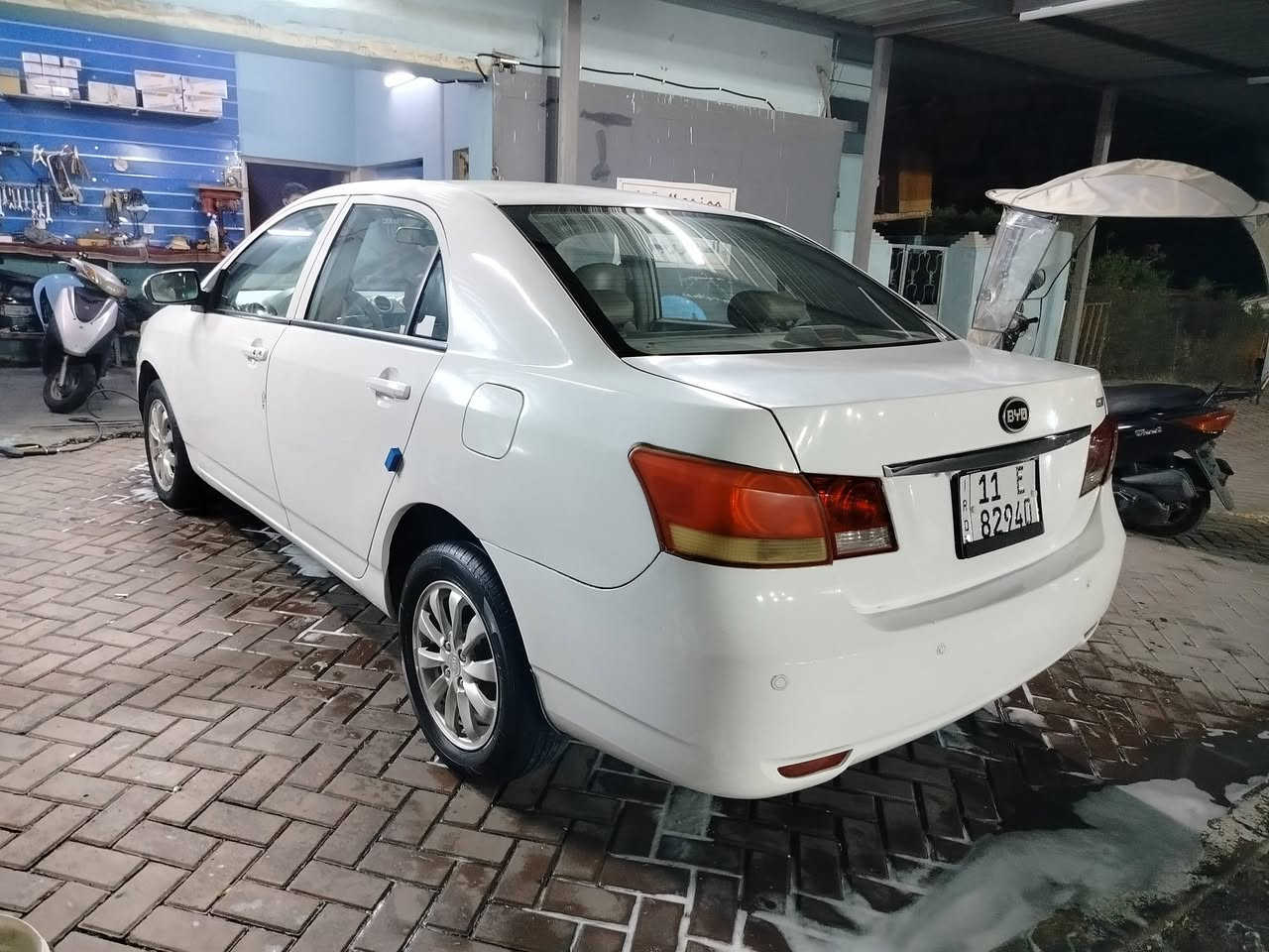 BYD G3 2013كير عادي
كير محرك وتبريد خير من الله  
محرك بلادي 
ماشيه 130kقابل لزياده
كهربائيات 1/1
بيها هلال خلف سايق
مكاني بغداد العامرية او الاعظمية 
سعر 65 بيها مجال 
***********
