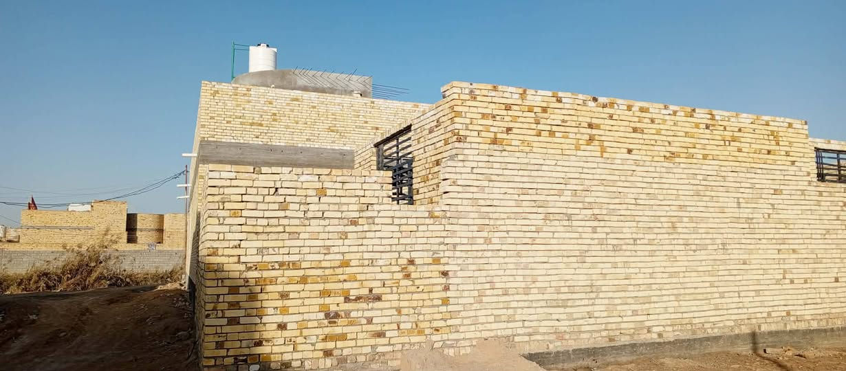 سلام عليكم بيت هيكل زراعي للبيع مساحه 200م
موقع كاع حامي ال شمال 
يتكون من.. 
غرفه نوم 2
صحيات 
مطبخ
صاله
استقبال 
سعر خاص
***********
