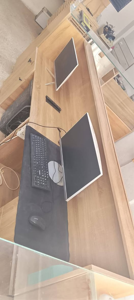محل موبايلات للبيع كامل من كلشي بس مسواك سعره مليونين و سبعمية و خمسين ***********
