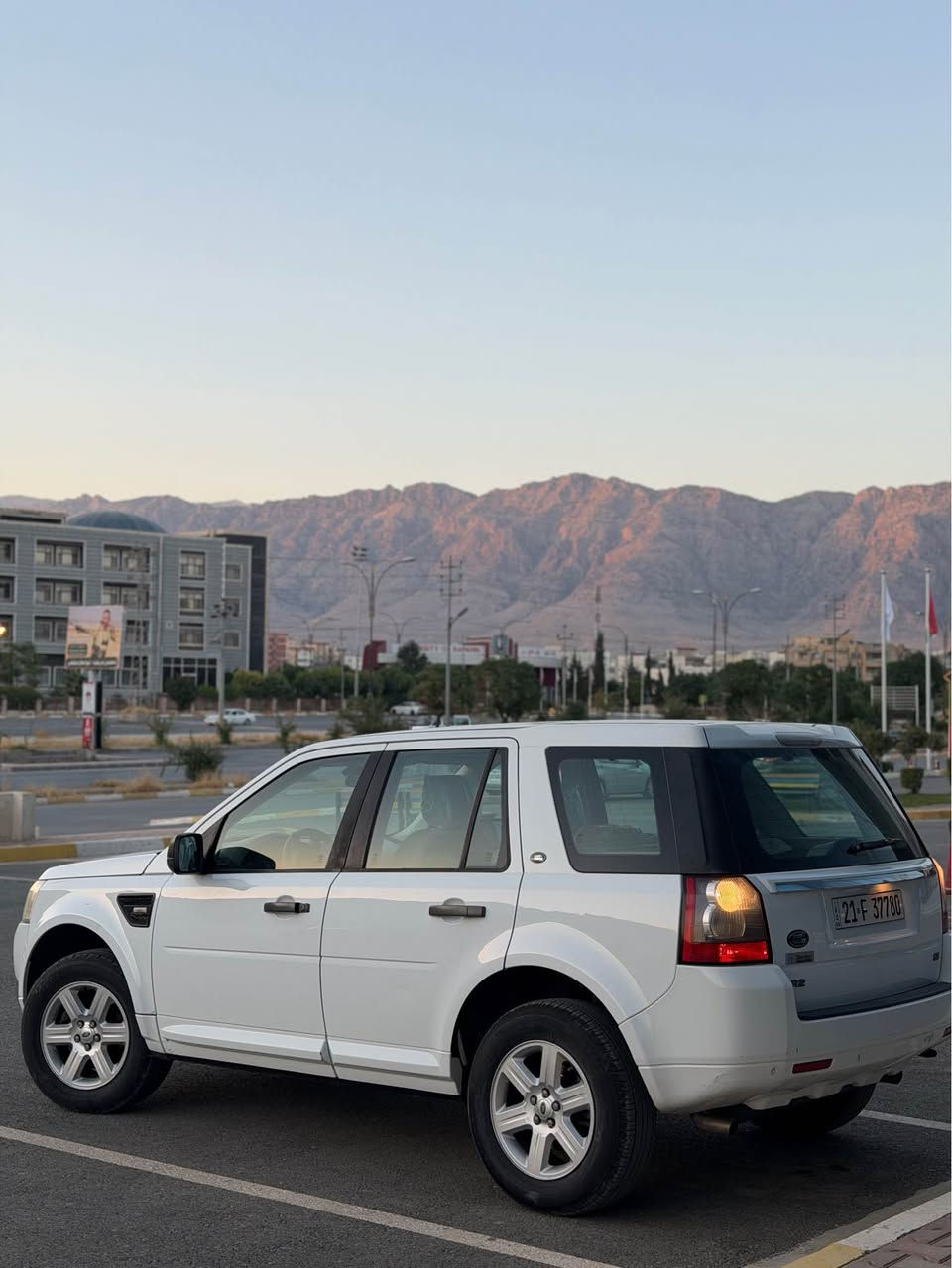 بسم اللّٰه الرحمن الرحيم
بەناوی خودای گەورە 
Land Rover 2012 
*********** 
***********
لاند ڕۆڤەر ٢٠١٢ 
سەیارەکە زۆر جوان و توند و تۆڵە گیر مەکینە کارەبای بەشەرت 
سەیارەکە بی بۆیاخە 
رەقەم سلیمانی بە شەرتی وەکالە و بەناو کردن 
ڤایبەر وەتس ئەپ 
***********
*********** السليمانية, العراق
