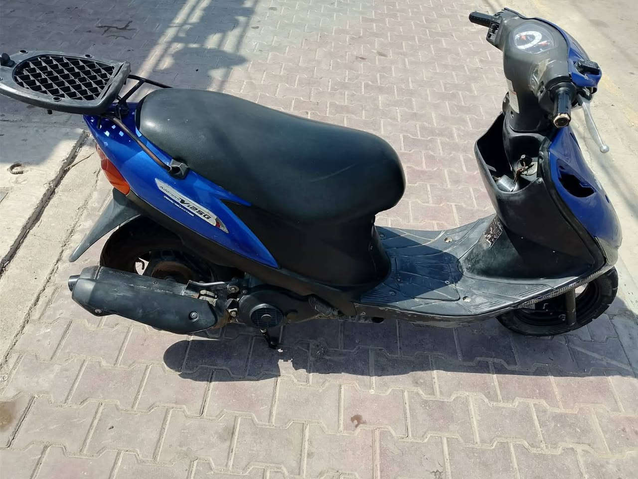 السلام عليكم 
دراجه نوع ادرس ياباني 
نوزل مو كامبينر 
تجفيت جديد 
السعر 300او بيها مجال 
الاستفسار عل رقم الهاتف
 ***********
