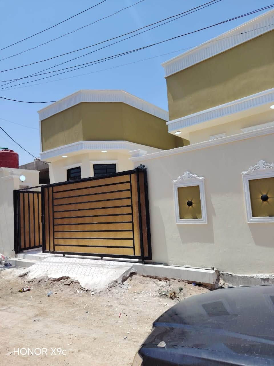 دار للبيع المساحه 200متر🏠
في البصره_شط_العرب_الجزيره 
اليوبه قرب م̷ـــِْن المدارس
يحتوى هاذي الدار علـّۓ 
3غرف منام، أسقبال مطبخ،صاله،
صحيات داخليه خارجيه مناور مع كراج 
جاهز للسكن تسليم مفتاح🔑
الخدمات كامله
نوع طابو صرف زراعي مالك عراقي بيع مباشر
السعر بس ب85وبي مجال😍
للأسفسار 📞
***********📞

