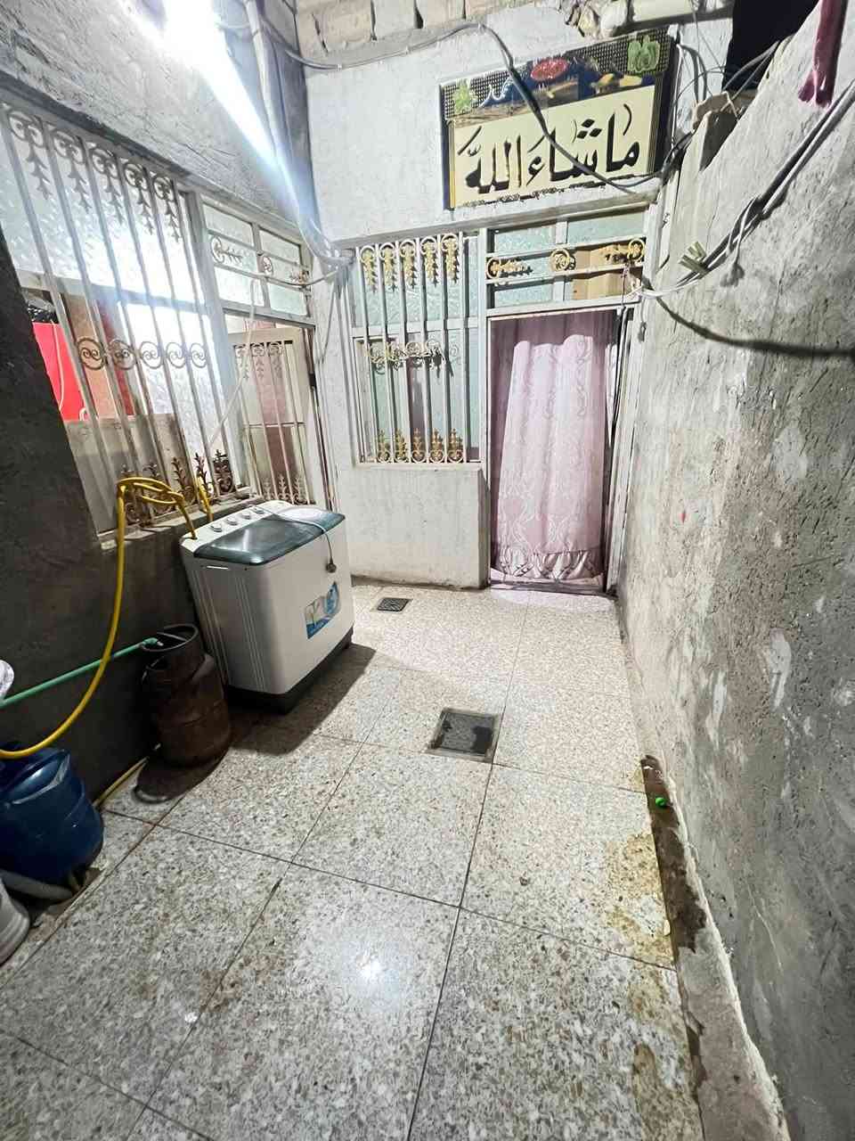 بيت للبيع
مساحه 75
غرفه وصاله ومكشوفه ومطبخ وطارمه وتخاريج 
السعر : 31 مع المجال 
العنوان : النجف /كوفه /حي 17تموز /سايدين الملعب بفرع اسواق جوري مول
للتواصل والاستفسار ع الرقم :  ***********
