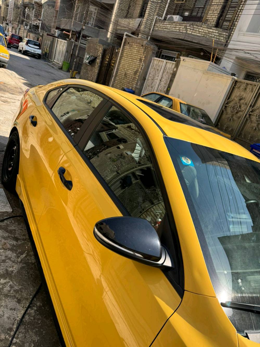 الشراي يتصل  *********** السلام عليكم 
سيراتو  2023 السعر 110 مجال بسيط بسمي مصفره هيئه غرامات هزه جديده تحويل مباشر 
سياره على وضع الوكالهGT فول موصفات اعلى فئه المحرك 1600 تيربو والكير 7 نمر محرك كير كفاله من فتح البرغي التبريد ثلاجه منظومه غاز السياره وارد استرالي تجي مقود يمنه ويفتر يسره شغل بلادي شركه فقط الدشبول يتغير الباقي بلاد رقم بغداد بسمي السياره مصفره ومهزوزه كبل تحول حادثها بنيد مبدل نفس الون تفصيخ وجاملغات بس بدايتهن شاصي الايمن مجرد تعديل بسيط مكفول من تجوي والحيم والكص  ورصعتين يمكن  بالجاملغ الخلفي وبالباب بدون لا بارد ولا حار مجرد معجون ع كد شبر سياره خير من الله ما بيها نقص برغي لايتات زنون مكاني بالديات