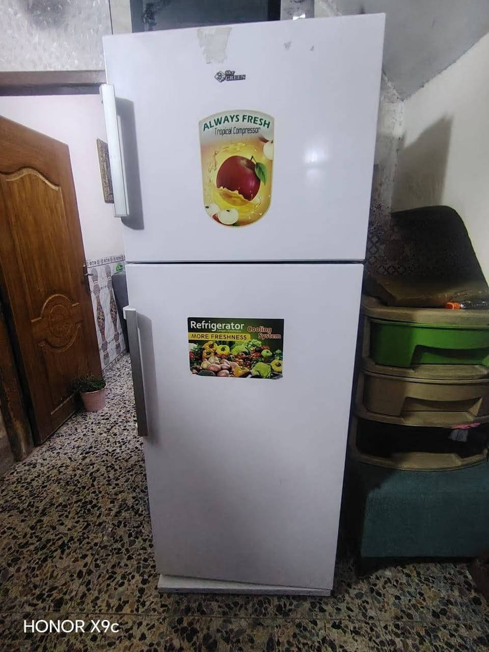 ثلاجه 400وبيه مجال جديده
كاونتر400وبي مجال جديد بس هذاكسربصيط
غساله هم جديده تغسل بطانيات 350
لعنوان الشعب شارع عدن وهذارقم ***********
