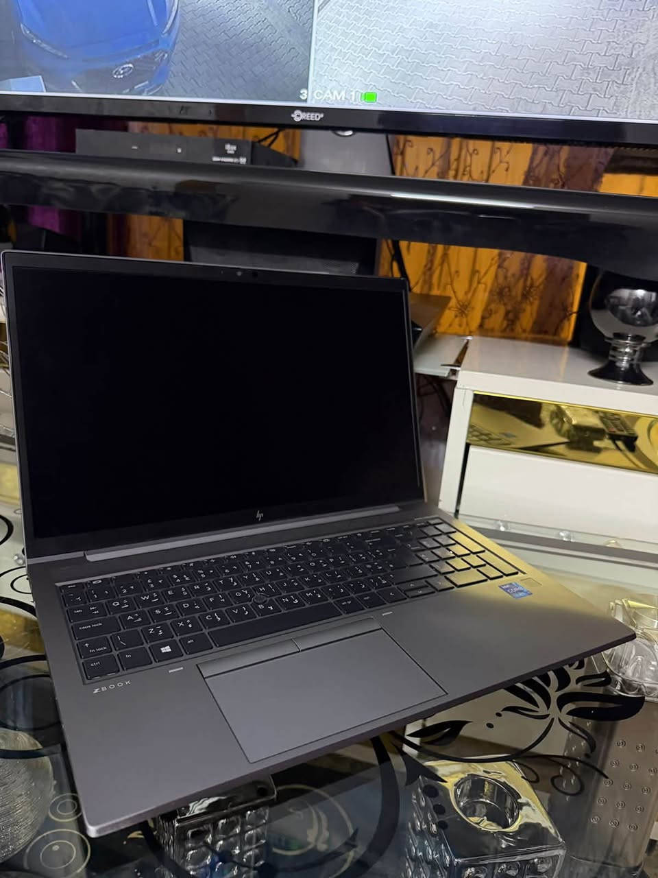 السلام عليكم لابتوب HB ZBOOK حجم الشاشه 15.6 

• المعالج: Intel Core i7-1165G7
• عدد الأنوية والمشارات: 4Cores / 8Threads - 12MB Cache
• الرام: 32GB DDR4
• التخزين: 512GB NVMe SSD (SK hynix)
• كرت الشاشة المنفصل: NVIDIA T500 (4GB)
• كرت الشاشة المدمج: Intel Iris Xe Graphics
السعر 850 الف مكاني بغداد الغدير 
تواصل ***********

نص مكتوب في الصور:
- Task Manager
- Performance
- CPU
- 9% 1.63 GHz
- Memory
- 10.1/31.7 GB (32%)
- Disk 0 (C: D:)
- SSD (NVMe)
- 3%
- GPU 0
- Intel(R) Iris(R) Xe Gra...
- 0%
- GPU 1
- NVIDIA T500
- 0% (49 °C)
- 32.0 GB DDR4
- 31.7 GB
- Memory usage
- 60 seconds
- Memory composition
- In use (Compressed)
- 10.1 GB (20.9 MB)
- Available
- 21.5 GB
- Speed:
- 2667 MT/s
- Slots used:
- 2 of 2
- Form factor:
- SODIMM
- Committed
- 9.1/33.7 GB
- Cached
- 4.5 GB
- Hardware reserved:
- 320 MB
- Paged pool
- 448 MB
- Non-paged pool
- 783 MB
- Run new task
- Search
- Task Manager Performance Run new task CPU 6% 2.11 GHz Memory 10.1/31.7 GB (32%) Disk 0 (C: D:) SSD (NVMe) 4% GPU 0 Intel(R) Iris(R) Xe Gra... 0% GPU 1 NVIDIA T500 0% (49 °C) CPU 11th Gen Intel(R) Core(TM) i7-1165G7 @ 2.80GHz % Utilization 100% 60 seconds 0 Utilization 6% Speed 2.11 GHz Base speed: 2.80 GHz Sockets: 1 Cores: 4 Processes Threads Handles Logical processors: 8 275 4790 123874 Virtualization: Enabled Up time L1 cache: 320 KB 11:01:55:19 L2 cache: 5.0 MB L3 cache: 12.0 MB Search Steam This PC CapCut PDF PDF m abdullah abdullah m في السعر عرضى ... واجب الرسم الهندسي مصطفى يحيى حقوق A Anydesk Network plot home 2 مشروع abdullah abdullah mohammed
- Steam This PC CapCut واجب الرسم الهندسي abdullah abdullah m من ااسمر عرضي تسجيل شاشق RECORD Task Manager Performance Run new task CPU 19% 2.81 GHz Memory 10.1/31.7 GB (32%) Disk 0 (C: D:) SSD (NVMe) 2% GPU 0 Intel(R) Iris(R) Xe Gra... 0% GPU 1 NVIDIA T500 0% (49 °C) Disk 0 (C: D:) SK hynix PC711 HFS512GDE9X073N Active time 100% 60 seconds Disk transfer rate 100 MB/s 60 MB/s 60 seconds Active time 2% Average response time 2.5 ms Read speed 205 KB/s Write speed 754 KB/s Capacity: 477 GB Formatted: 477 GB System disk: Yes Page file: Yes Type: SSD (NVMe) WhatsApp Web Google Chrome CPUID powerMA Microsoft Edge AnyDesk network plot home pdf abdullah abdullah mohammed Q Search
- 15% 1.84 GHz
- 10.4/31.7 GB (33%)
- 5%
- 0% (47 °C)
- GPU
- Intel(R) Iris(R) Xe Graphics
- 3D
- Copy
- Video Decode
- Video Processing
- Shared GPU memory
- 15.8 GB
- Utilization
- GPU Memory
- 0.6/15.8 GB
- Driver version:
- Driver date:
- DirectX version:
- Physical location:
- 32.0.101.7084
- 1/15/2026
- 12 (FL 12.1)
- PCI bus 0, devic...