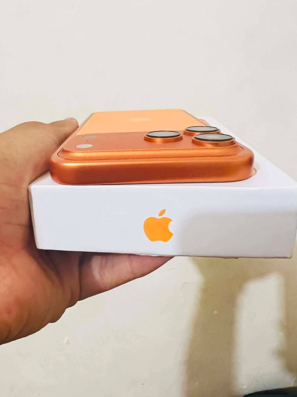 السلام عليكم للبيع او مراوس 
iPhone 17pro max.                    كوبي ماستر طبق الأصل
ذاكره 512 ياخذ تك سيم كارت 
نضام ايفون ينزك جميع  البرامج
لون مميز برتقالي 🧡🧡🧡
كامل ملحقات كارتون + كيبل الاصلي +كفر شفاف اصلي
شحن تايب سي كامره تخبل يشغل كامره من الجانب
للمرغوس شعندك نزل واني اطبلك خاص
مكاني حله طريق سده محاويل 
للاستفسار ***********
تحياتي للجميع🫶
