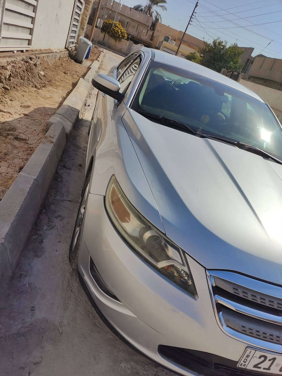 أهلاً بك. هذه كليشة مرتبة ومناسبة للنشر في مواقع التواصل الاجتماعي أو المجموعات الخاصة ببيع السيارات:
للبيع: فورد تورس موديل 2012 (بدون حادث)

التفاصيل والمواصفات:

الحالة العامة: السيارة مكفولة من الحادث والصبغ (شرط الفحص).

الأوراق والترقيم: رقم شمالي جديد باسمي (تحويل أو وكالة مضمونة).

المحرك والجير: محرك 6 سلندر بحالة ممتازة، جير أوتوماتيك شغال بشرط الفحص.

المقصورة بحالة جيدة

شاشة معلومات ومسجل أصلي.

تحكم أزرار بالمقود (ستيرن).

مثبت سرعة (كروز كنترول).

مقاعد مريحة ونظيفة جداً.

المواصفات الخارجية:

كشافات وإضاءة ممتازة.

تخم إطارات بحالة جيدة . 

نظام فرامل ABS ومساعد ثبات.
اللون سلفر
إدامة كاملة على المحرك (بلكات جدد مع نوازل مع عبوة فيتبم) 
المكان: [ ديالى ] 
السعر: [١٠٥ وفيها مجال بعد المعاينة]  أو مراوس بسيارة عائلية
للتواصل والاستفسار: [***********]
