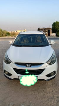 سياره توكسان موديل 14للبيع لتواصل 07807288673