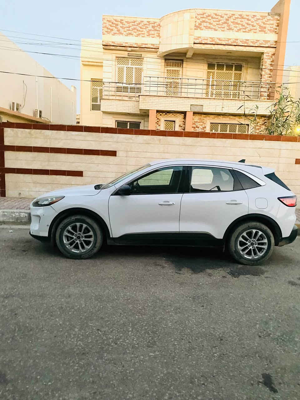السلام عليكم للبيع فورد سكيب هايبرد فول موصفات ماعدا الفتحة موديل 22 محرك 2500 تنفس طبيعي وحادثها موضح بالصور السعر 125 وبيها مجال مكاني بابل ***********
