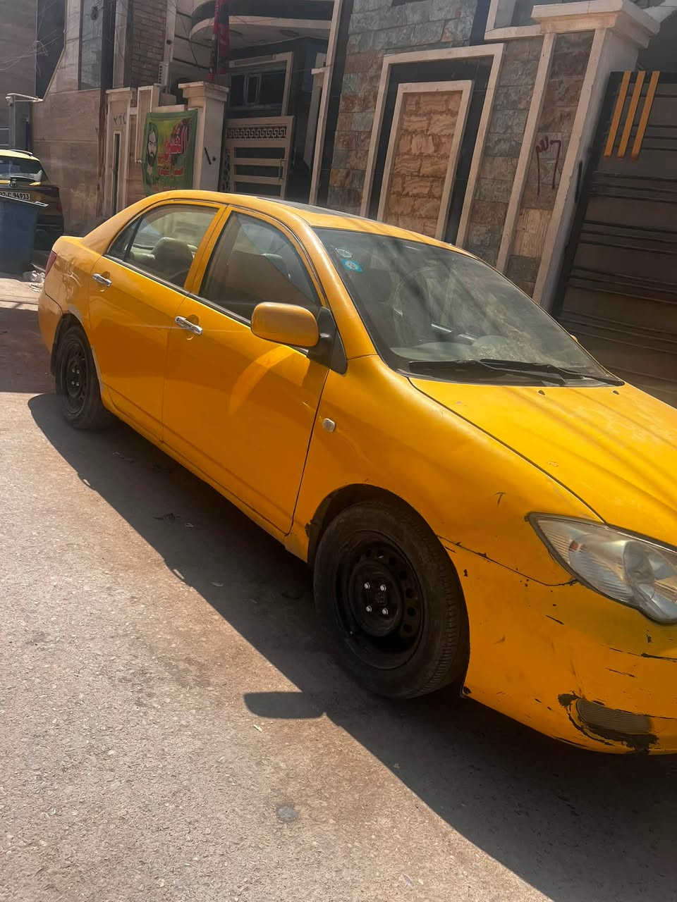 السلام عليكم
سيارة byd f3 2013 معروضة للبيع 
سيارة من ناحية صدر كير مكينة جاهزة 
منظومة تبريد كاملة جديدة قبل اسبوع شديتها 
باتري جديد بلكات جديدة 
السيارة بيها ملاحظات بسيطة مثل گشرها بي جراد شوية والدعاميات بيهن شخوط بسيطة 
السيارة بدون ضربة ولا صبغ 
سعرها 58 ورقة وبيها مجال بسيط 
اسويلك عقد مروري نظامي بيها ومالك السيارة موجود شوكت ما تريد يحولك 
عنوانها الدورة حي اسيا 
***********
