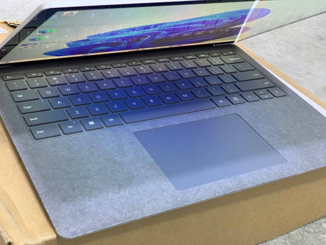 مايكروسوفت سيرفس • i7-1065G7 • 16 جيجا رام