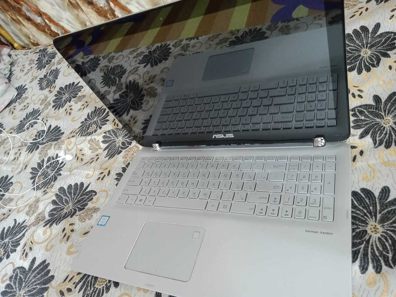 لابتوب مكتبي asus شاشة لمس نظيفة جدا
- الرام 8G 
- الهارد 256 ssd 
- المعالج intel core i5 7th Gen 
- كرت الشاشة  intel  hd graphics 620 
- شاشة لمس 
- بصمة للدخول 
- كفر المنيوم بارد جدا 
- شاشة كبيرة 
- دقة عالية 
- استخدام مكتبي وتصفح
- تدعم البلوتوث
- منفذ للسماعات السلكية
- كاميرا امامية 
- اضاءة مع الكيبورد 

تجربها وتفحصها اسبوعين واذا ماتعجبك ترجعها ومتوفر توصيل داخل بغداد

- مع العلم مكان صغير بالواير مال الشاحنة بالغلاف مشلوع مثل ما موضح بالصور 
- نظام التشغيل الي استخدمه لينكس بحكم عملي اذا تريد اغيرلك النظام ماعندي مانع او اذا تحب انته تاخذها وتغير وتنزل ويندوز 10 لانه ماتدعم ال 11

السعر : 250 الف وبيها مجال قليل
