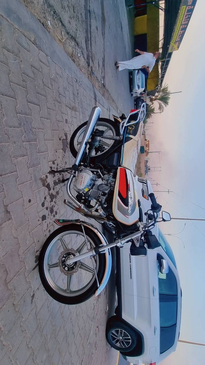 سلام عليكم ماطور للبيع 5 كير نوعيه نامي برو الماطور نضيف شوفه عينك النقوصات الي بي دبلات أماميه طاكه وماطور بدايه صرف سعره 325 وبي مجال للإستفسار خاص او الاتصال على الرقم ***********
