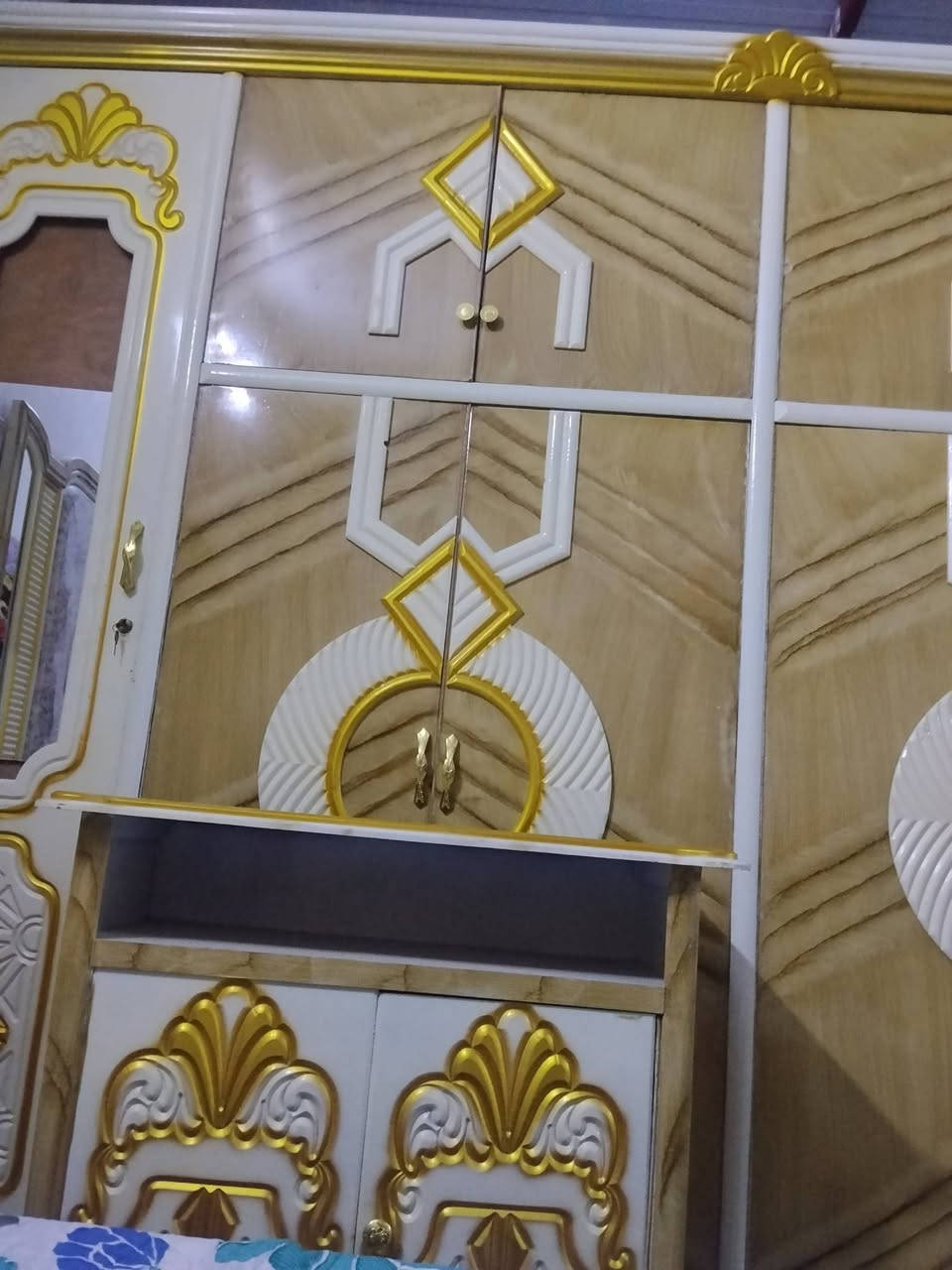 غرفه البيع مكان بغداد تواصل عله هاذا رقم ***********
