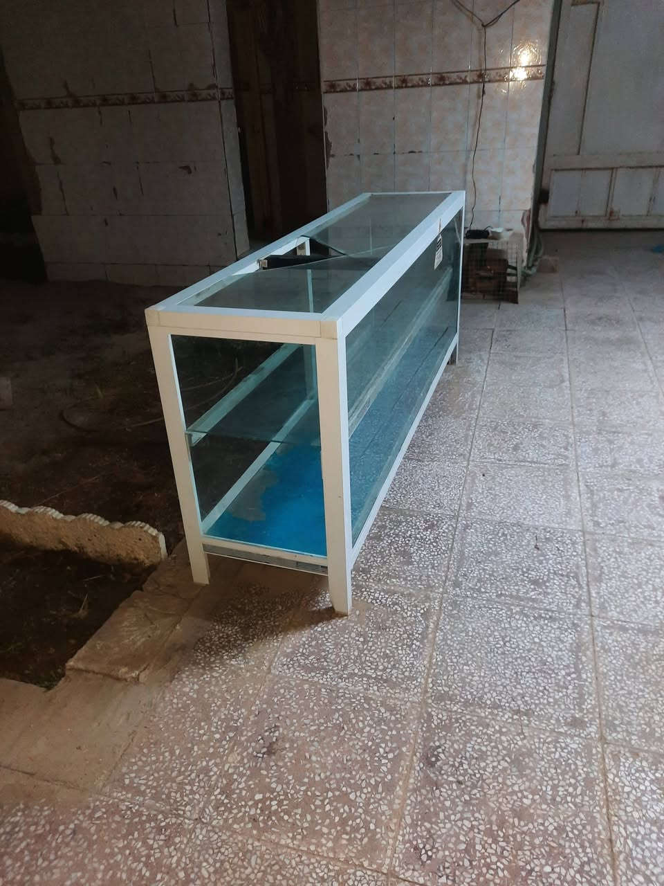 السلام عليكم  ميز عرض للبيع
المكان  الديوانيه  *********** الاتصال

