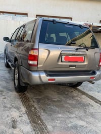 نيسان بافندر • ٢٠٠١ • مكفولة