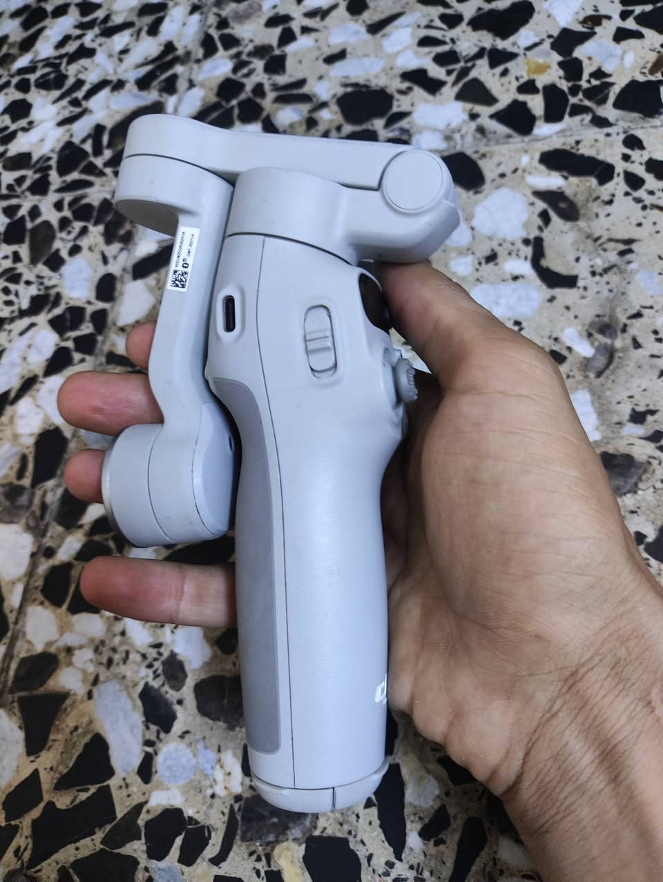 سلام عليكم اوزمو dji  شغال بدون اي عيب فقط نقه 
قطعة الي يقعد بيه تليفون رايدة ب 35 توصيل موجود مكاني مدينة الصدر ***********
