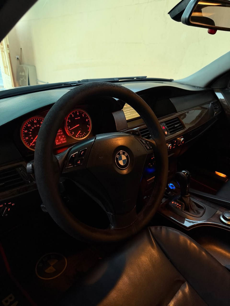 السلام عليكم Bmw 2007 محرك 525 نوزل قصير رقم اربيل جديد شرط تحويل كير محرك بشرط السيارة 📍بيها قطعة وحدة صبغ بدون دواخل والباقي كله بلاد لا مصبوغة جمالية ولا شي كلها بلادية ومكفولة تبريد كامل جديد فريز كمبريسر كله جديد تخم تاير تايلدني جديد صدر بشرط كهربائيات كلها بلاد وبشرط جامة امامي جديد منضومة زينون بلادي تخم بلكات جديد باتري جديد دسكات ايضاً  السيارة كلها بلادية وعليها ادامة عامة ترايك للبصرة ماشيه 275 الف حقيقي 
مواصفات
1 فتحة سلايد 
2 بصمة 
3 تحكم ستيرن وشاشة 
4 كشن كهرباء وخزن ميموري 
5 مراية قلاب 
مكان السيارة كركوك 
السعر 122 وبيها مجال 
*********** كركوك, العراق
