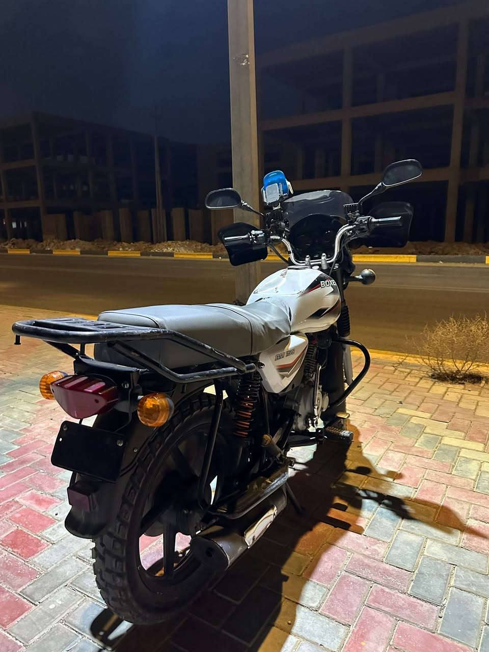 سلام عليكم دراجه بوكسر موديل 22  دراجه أوراق اصولي شرط الترقيم كامله ما بيها اي نقص خير من الله بل حقيقه بعد احلى سعرها 1350 و بيها مجال بسيط حك الجيه مكاني زعفرانيه ***********
