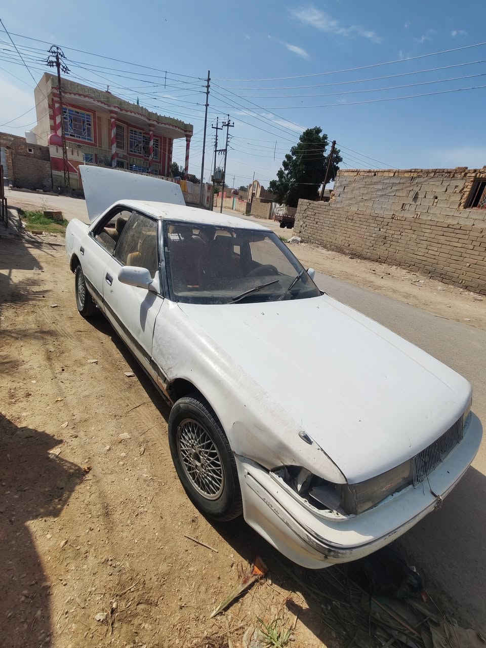 قفل 10 ورقات سيارة مارك شغاله وخير من الله
سنويه موجوده بس ساقطه صايرلها 5 سنوات وماندل راعيها 
مكان الناصريه
رقم الهاتف
***********
