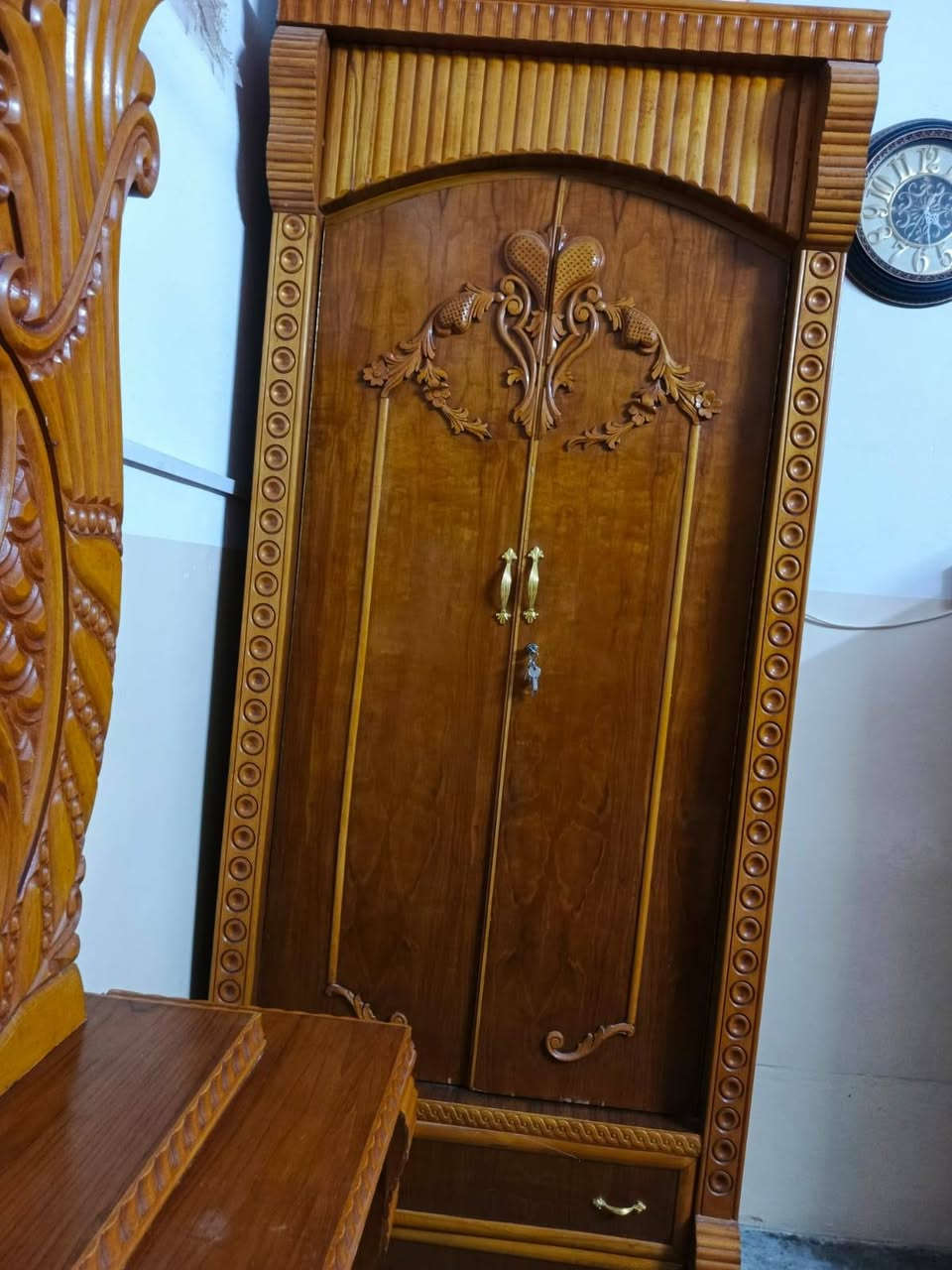 سلام عليكم غرفة نوم للبيع الشراي يتصل ع رقم ***********
