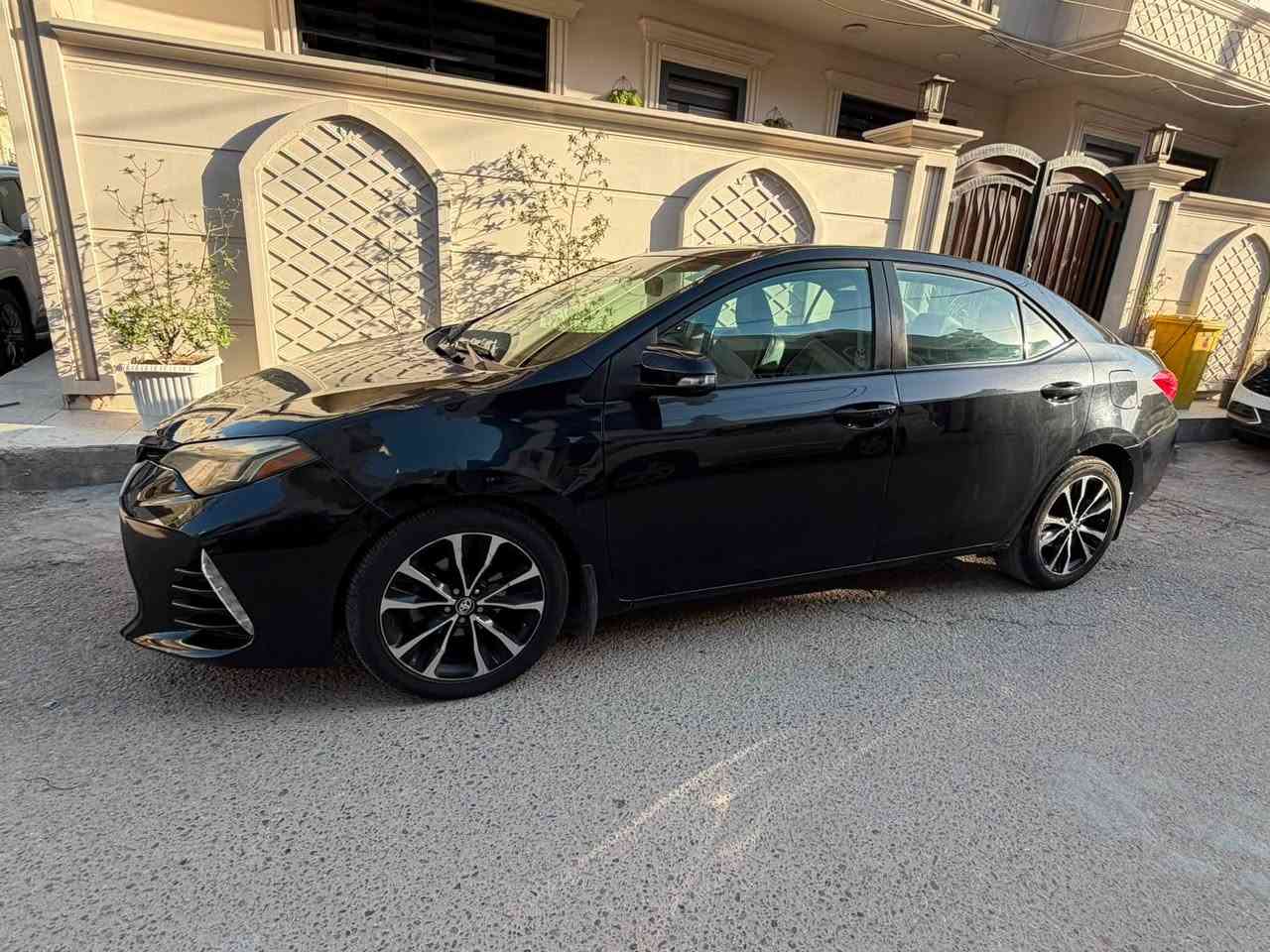 للبيع كورلا ٢٠١٨ وارد امريكي xse
السياره فول مواصفات البصمه
سلايت روف 
كامره خلفيه تحديد مسار عدم تصادم لايوجد رادار مابيها
هيتر ستيرن + تبريد وهيتر كشنات + هيتر بالمرايات الجانبيه
السياره سبورت + شفتات ستيرن
السياره رقم بغداد تحويل مباشر
السياره بيها جاملغ امامي صبغ
وبيها جراد بالبنيد وصبغتها قبل يومين 
السياره عليها ادامه كامله حرفيا وكشنات جلد نظيفه جداً 
السياره كامله مكمله متحتاج اي مصرف لان مسويلها ادامه جديده
عداد السياره 65 الف ميل
السعر 133$ ورقه وبيها مجال بسيط للشراي
بغداد الدورة شارع الصحة
***********
